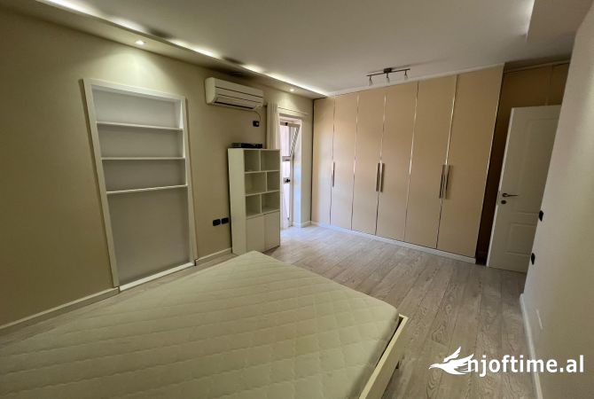 Shtepi ne shitje Apartament ne Tirane, 2+1, Mobilimi E mobiluar, Pagesa 185,000  Euro.