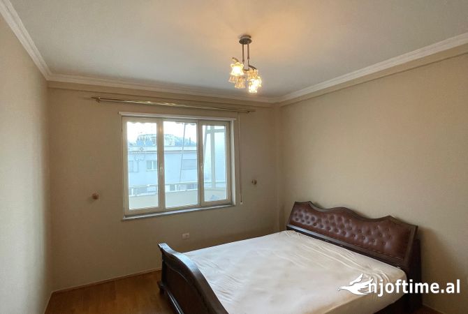 Shtepi ne shitje Apartament ne Tirane, 3+1, Mobilimi E mobiluar, Pagesa 310,000  Euro.