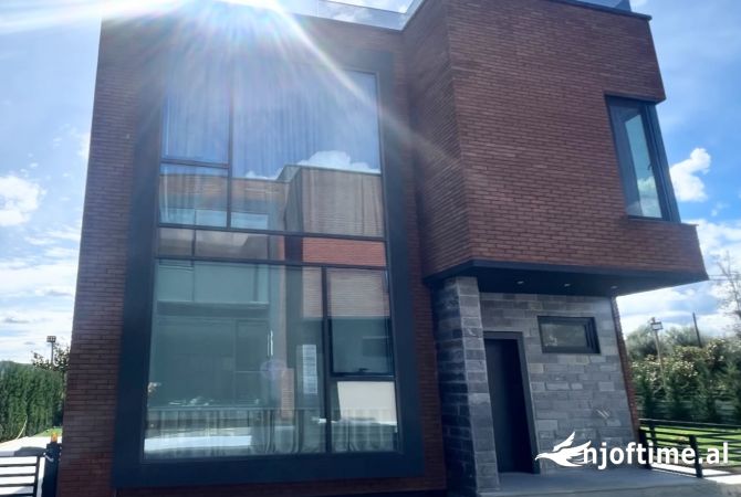 Shtepi ne shitje Vila Luksoze ne Tirane, 3+1, Mobilimi Bosh, pa mobiluar, Pagesa 375,000  Euro.