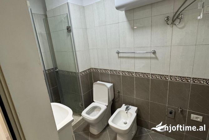 Shtepi ne shitje Apartament ne Tirane, 2+1, Mobilimi Bosh, pa mobiluar, Pagesa 265,000  Euro.