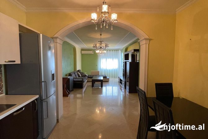 Shtepi ne shitje Apartament ne Tirane, 3+1, Mobilimi Pjeserisht e mobiluar, Pagesa 310,000  Euro.