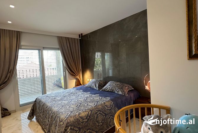 Shtepi ne shitje Apartament ne Tirane, 2+1, Mobilimi E mobiluar, Pagesa 270,000  Euro.