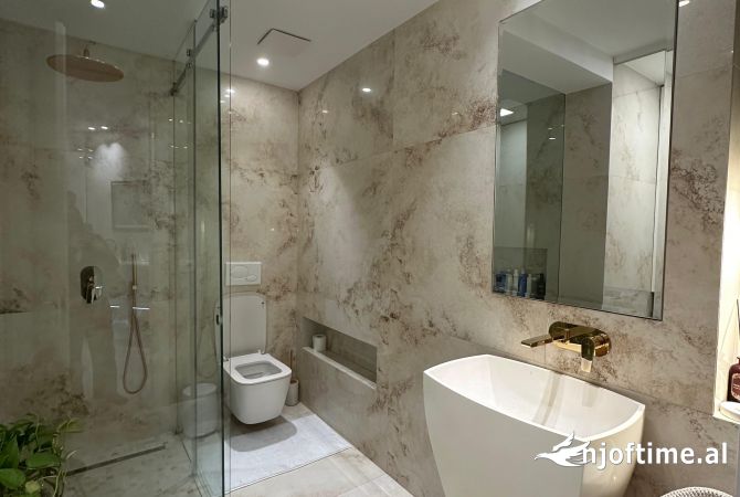 Shtepi ne shitje Apartament ne Tirane, 2+1, Mobilimi E mobiluar, Pagesa 270,000  Euro.