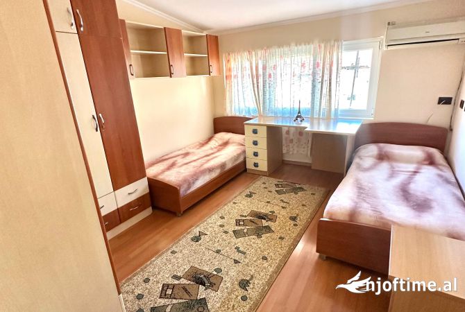 Shtepi me qera Apartament ne Tirane, 2+1, Mobilimi E mobiluar, Pagesa 800  Euro.
