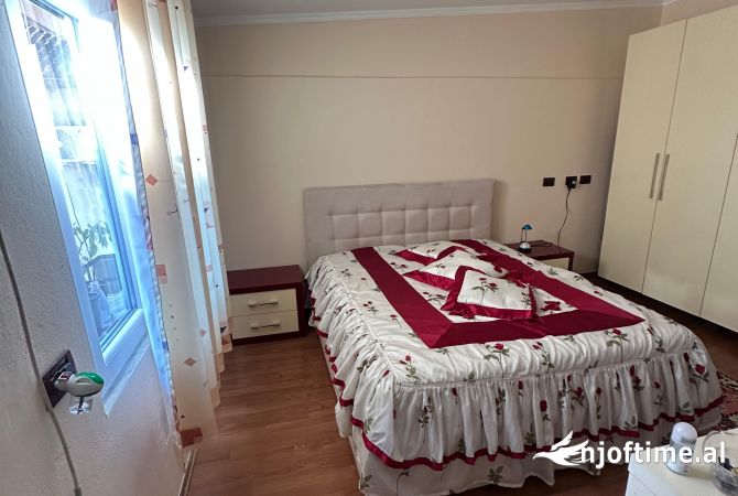 Shtepi me qera Apartament ne Tirane, 2+1, Mobilimi E mobiluar, Pagesa 800  Euro.