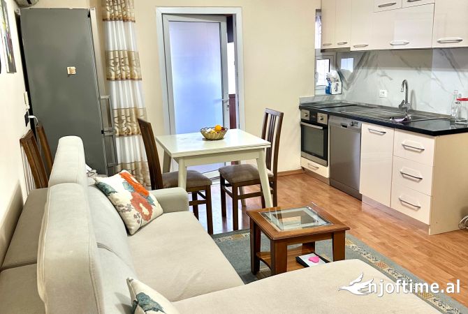 Shtepi me qera 2+1 ne Tirane - 800 Euro