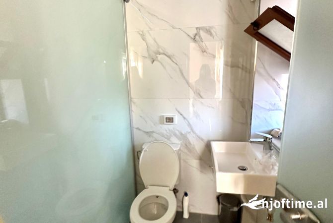 Shtepi me qera Apartament ne Tirane, 2+1, Mobilimi E mobiluar, Pagesa 800  Euro.