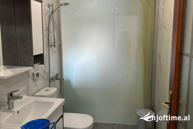 Shtepi me qera Apartament ne Tirane, 2+1, Mobilimi E mobiluar, Pagesa 800  Euro.