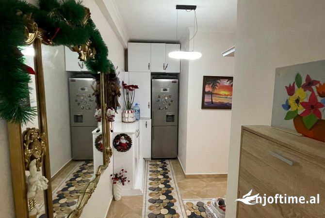 Shtepi ne shitje Apartament ne Tirane, 2+1, Mobilimi E mobiluar, Pagesa 250,000  Euro.