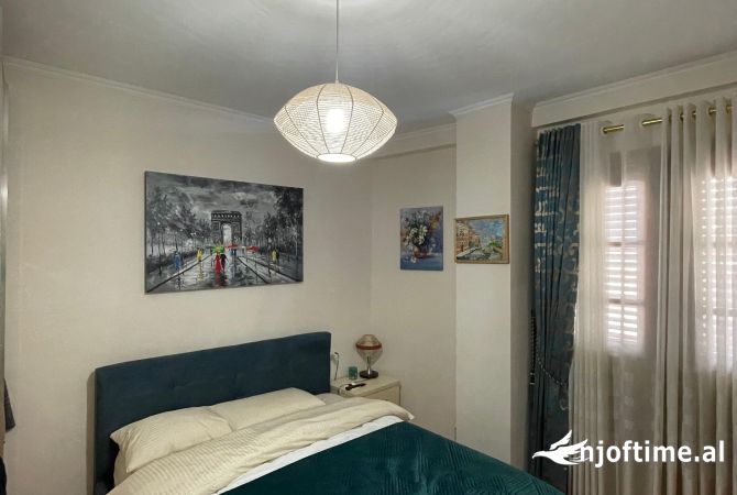 Shtepi ne shitje Apartament ne Tirane, 2+1, Mobilimi E mobiluar, Pagesa 250,000  Euro.