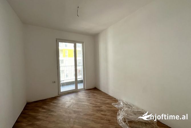 Shtepi ne shitje Apartament ne Tirane, 2+1, Mobilimi Bosh, pa mobiluar, Pagesa 93,000  Euro.