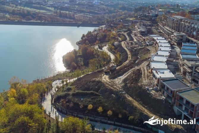 Shtepi ne shitje Vila Luksoze ne Tirane, 3+1, Mobilimi Bosh, pa mobiluar, Pagesa 495,000  Euro.