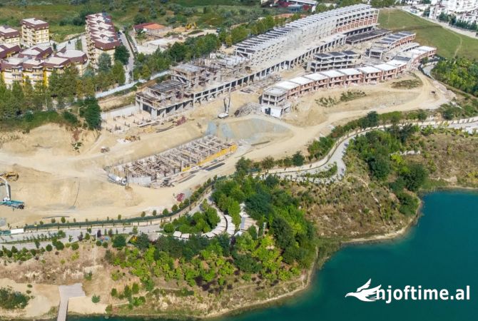 Shtepi ne shitje Vila Luksoze ne Tirane, 3+1, Mobilimi Bosh, pa mobiluar, Pagesa 495,000  Euro.