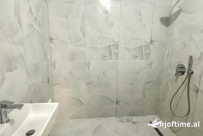 Shtepi ne shitje Apartament ne Tirane, 2+1, Mobilimi Bosh, pa mobiluar, Pagesa 119,000  Euro.