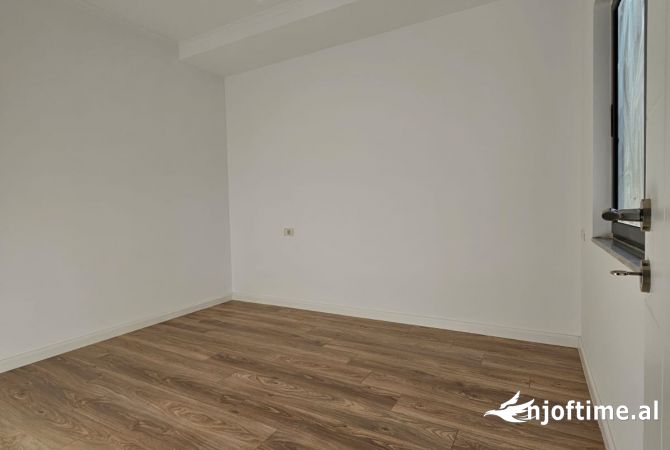 Shtepi ne shitje Apartament ne Tirane, 1+1, Mobilimi Bosh, pa mobiluar, Pagesa 112,000  Euro.