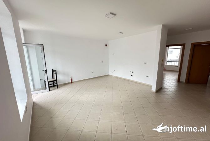 Shtepi ne shitje 2+1 ne Tirane - 180,000 Euro