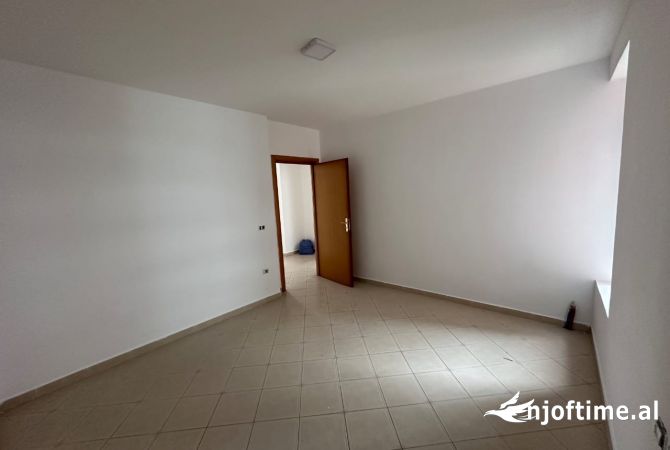 Shtepi ne shitje 2+1 ne Tirane - 180,000 Euro