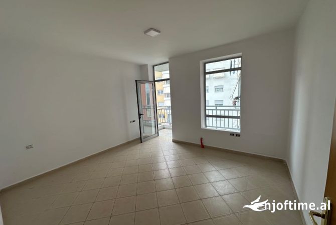 Shtepi ne shitje 2+1 ne Tirane - 180,000 Euro