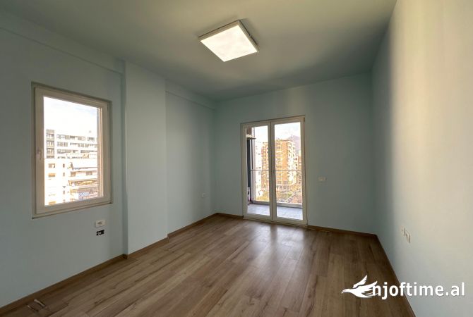 Shtepi ne shitje Apartament ne Tirane, 2+1, Mobilimi Bosh, pa mobiluar, Pagesa 285,000  Euro.