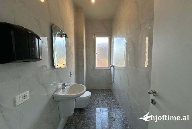 Shtepi ne shitje Apartament ne Tirane, 2+1, Mobilimi Bosh, pa mobiluar, Pagesa 285,000  Euro.