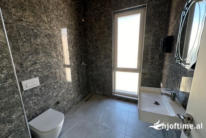 Shtepi ne shitje Apartament ne Tirane, 2+1, Mobilimi Bosh, pa mobiluar, Pagesa 285,000  Euro.