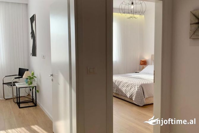 Shtepi me qera Apartament ne Tirane, 2+1, Mobilimi E mobiluar, Pagesa 700  Euro.