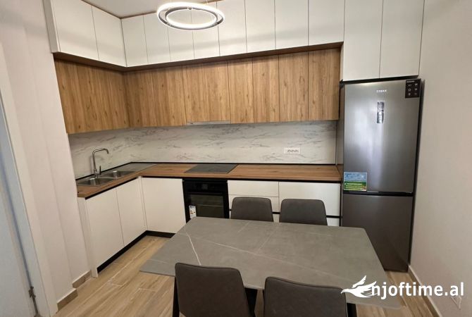 Shtepi me qera Apartament ne Tirane, 2+1, Mobilimi Bosh, pa mobiluar, Pagesa 700  Euro.