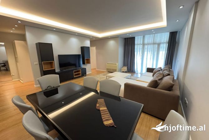 Shtepi me qera 2+1 ne Tirane - 1,800 Euro