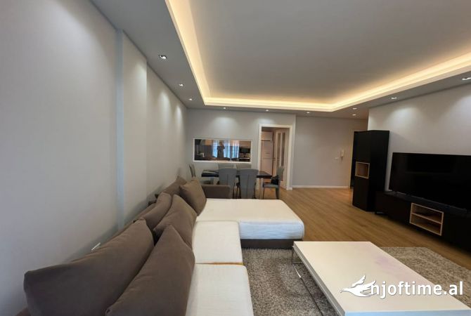 Shtepi me qera 2+1 ne Tirane - 1,800 Euro