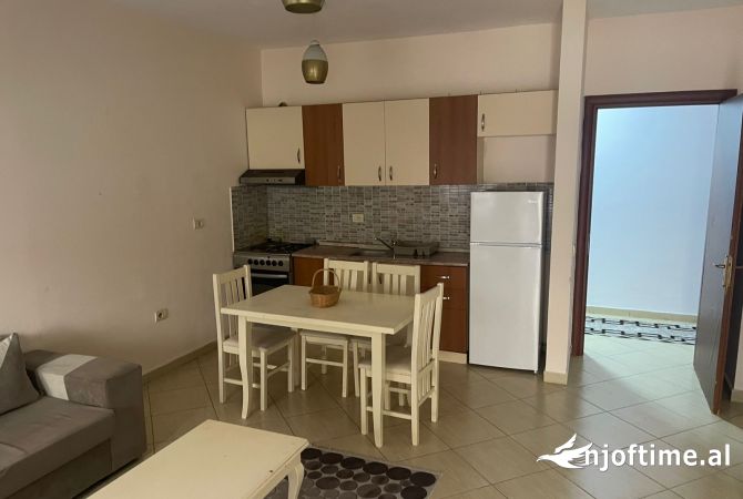 Shtepi me qera 2+1 ne Tirane - 50,000 Leke
