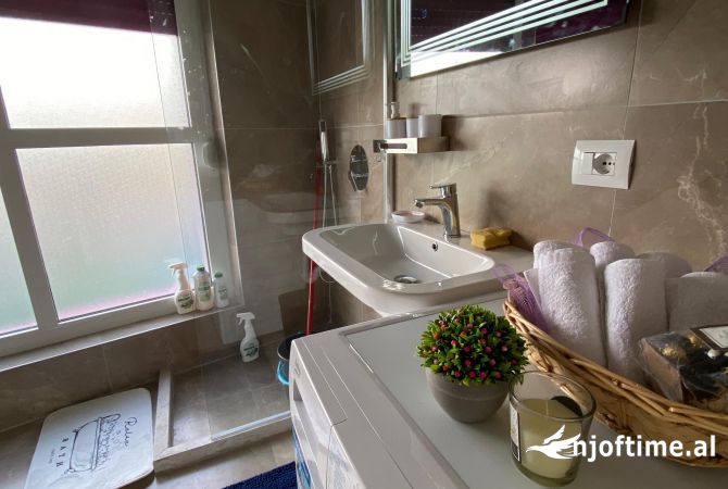 Shtepi ne shitje Apartament ne Tirane, 2+1, Mobilimi E mobiluar, Pagesa 125,000  Euro.