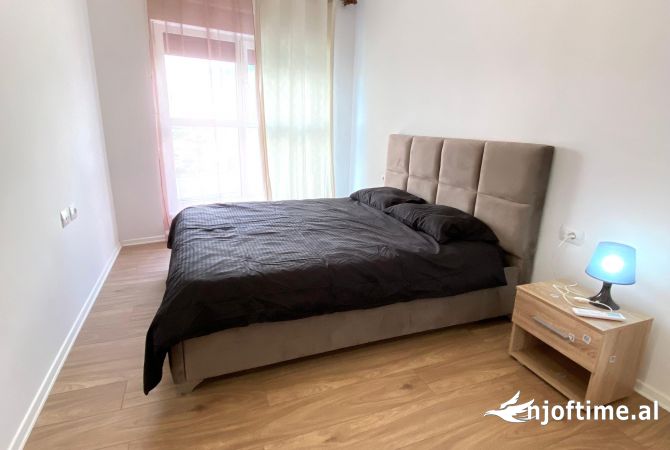Shtepi ne shitje Apartament ne Tirane, 2+1, Mobilimi E mobiluar, Pagesa 125,000  Euro.