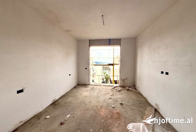 Shtepi ne shitje Apartament ne Tirane, 2+1, Mobilimi Bosh, pa mobiluar, Pagesa 229,000  Euro.