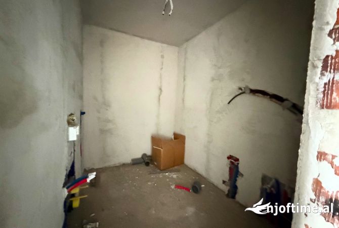 Shtepi ne shitje Apartament ne Tirane, 2+1, Mobilimi Bosh, pa mobiluar, Pagesa 229,000  Euro.