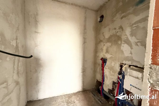 Shtepi ne shitje Apartament ne Tirane, 2+1, Mobilimi Bosh, pa mobiluar, Pagesa 229,000  Euro.
