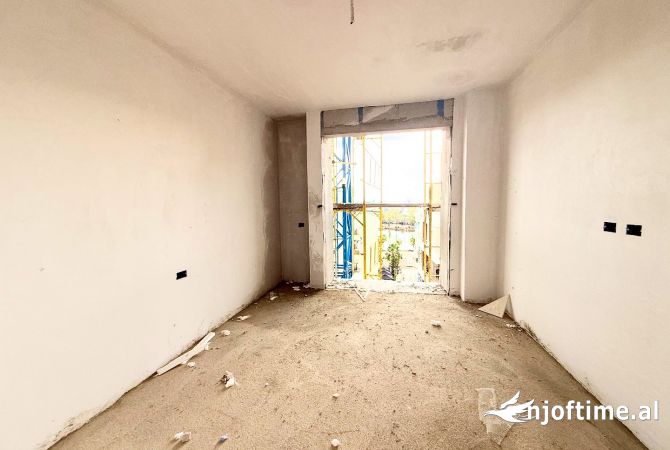 Shtepi ne shitje Apartament ne Tirane, 2+1, Mobilimi Bosh, pa mobiluar, Pagesa 229,000  Euro.