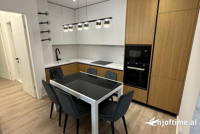 Shtepi ne shitje Apartament ne Tirane, 2+1, Mobilimi E mobiluar, Pagesa 245,000  Euro.