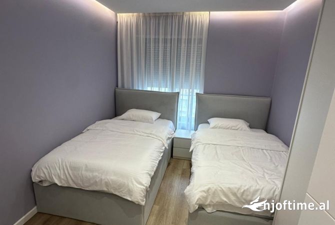 Shtepi ne shitje Apartament ne Tirane, 2+1, Mobilimi E mobiluar, Pagesa 245,000  Euro.