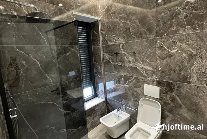 Shtepi ne shitje Apartament ne Tirane, 2+1, Mobilimi E mobiluar, Pagesa 245,000  Euro.