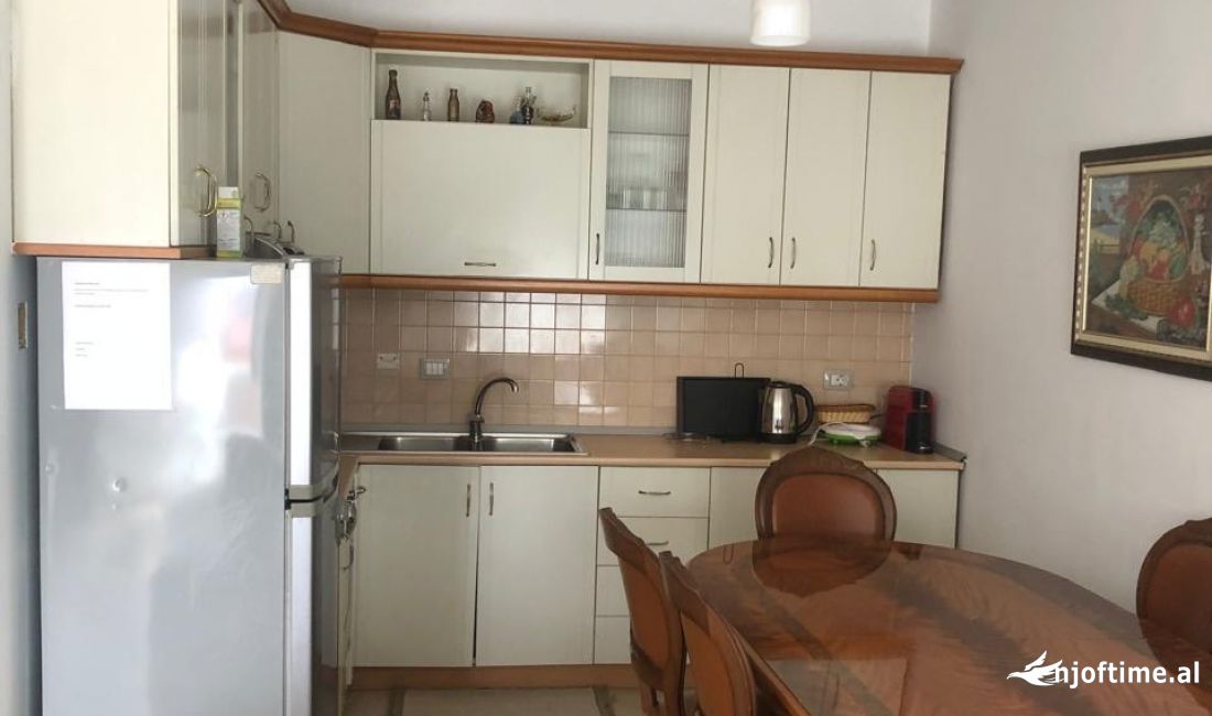 Shtepi me qera Apartament ne Tirane, 1+1, Mobilimi E mobiluar, Pagesa 550  Euro.