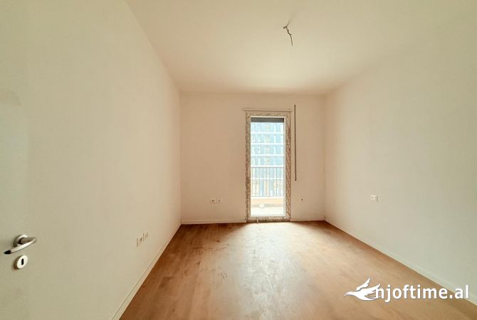 Shtepi ne shitje Apartament ne Tirane, 2+1, Mobilimi Bosh, pa mobiluar, Pagesa 177,600  Euro.