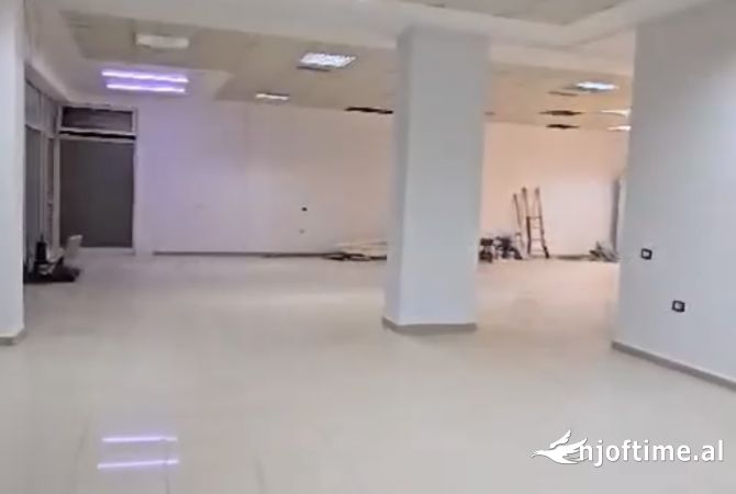 Ambient biznesi me qera 3+1 ne Tirane - 320,000 Leke