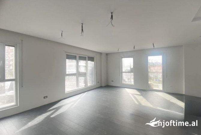 Ambient biznesi me qera 3+1 ne Tirane - 700 Euro