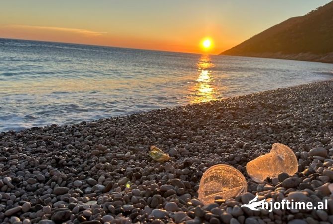 Shtepi ne shitje Vila Luksoze ne Vlore, 3+1, Mobilimi E mobiluar, Pagesa 1,300,000  Euro.