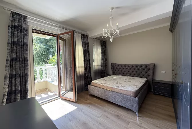 Shtepi me qera Apartament ne Tirane, 2+1, Mobilimi E mobiluar, Pagesa 1,200  Euro.