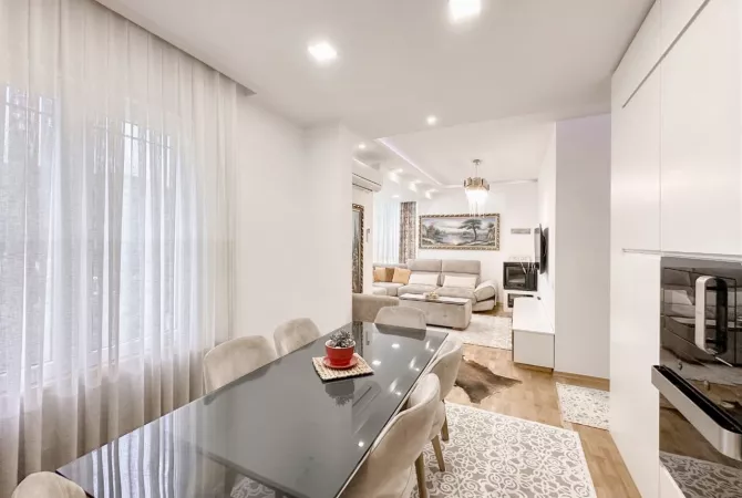 Shtepi ne shitje Apartament ne Tirane, 3+1, Mobilimi E mobiluar, Pagesa 250,000  Euro.