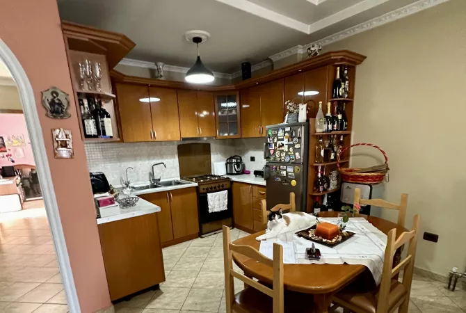 Shtepi ne shitje 3+1 ne Tirane - 180,000 Euro
