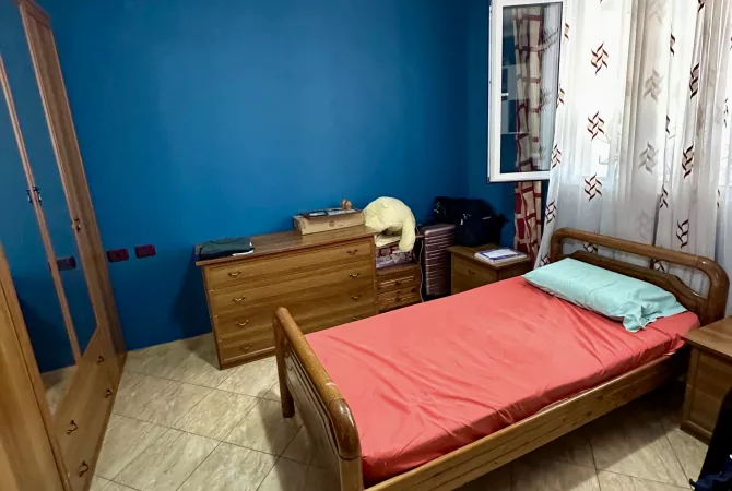 Shtepi ne shitje Apartament ne Tirane, 3+1, Mobilimi E mobiluar, Pagesa 180,000  Euro.
