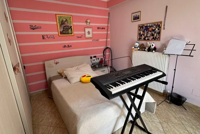 Shtepi ne shitje Apartament ne Tirane, 3+1, Mobilimi E mobiluar, Pagesa 180,000  Euro.