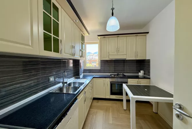 Shtepi me qera Apartament ne Tirane, 2+1, Mobilimi E mobiluar, Pagesa 800  Euro.